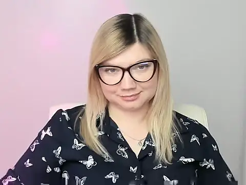 Lola moree online show from 10-17-25, 12:07