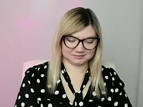 Lola moree online show from 10-15-25, 12:02