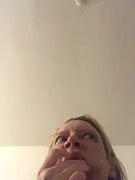 blondey206 online show from 03-04-25, 04:06