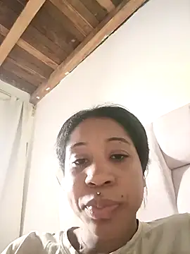 Snapshot of Zaira_Rose_ chatting on 04-28-26, 04:17 Zaira Rose online show from 04-28-26, 04:17
