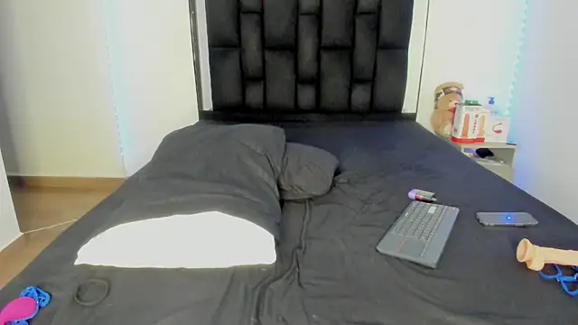 victoriacolin online show from 11-13-25, 12:14