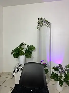 Snapshot of meli_ortiz_ chatting on 05-15-26, 02:04 meli ortiz online show from 05-15-26, 02:04