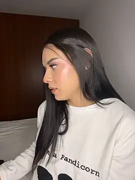 eileensophi online show from 04-17-26, 03:09