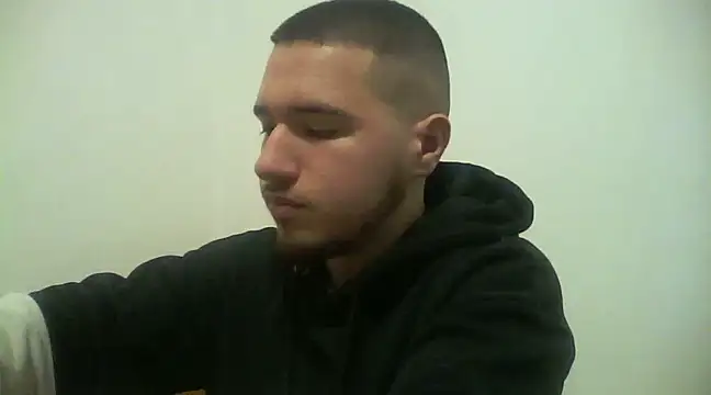 Snapshot of Drag_Queen chatting on 02-01-25, 04:32 Drag Queen online show from 02-01-25, 04:32