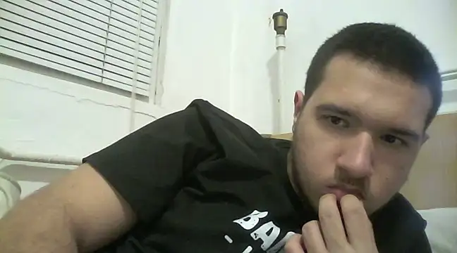 Snapshot of Drag_Queen chatting on 03-15-25, 07:16 Drag Queen online show from 03-15-25, 07:16