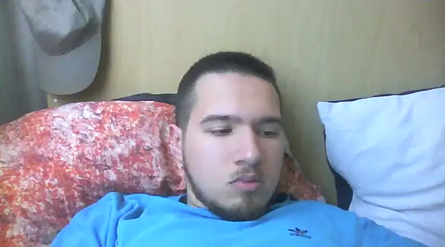 Snapshot of Drag_Queen chatting on 03-07-25, 01:40 Drag Queen online show from 03-07-25, 01:40