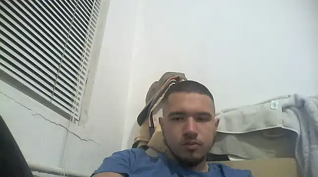 Snapshot of Drag_Queen chatting on 01-30-25, 07:04 Drag Queen online show from 01-30-25, 07:04