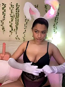 Snapshot of Cristinasunny chatting on 10-29-25, 01:04 Cristinasunny online show from 10-29-25, 01:04