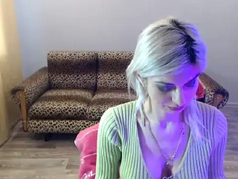 Snapshot of SexyBeatriice chatting on 03-18-25, 07:22 SexyBeatriice online show from 03-18-25, 07:22