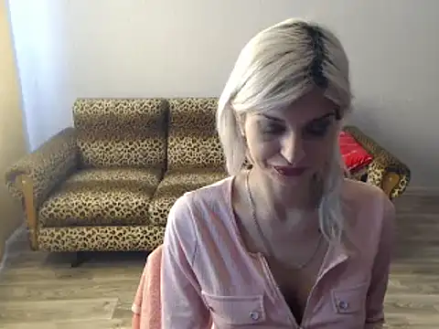 Snapshot of SexyBeatriice chatting on 03-21-25, 07:22 SexyBeatriice online show from 03-21-25, 07:22