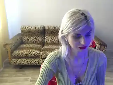 Snapshot of SexyBeatriice chatting on 03-17-25, 07:13 SexyBeatriice online show from 03-17-25, 07:13