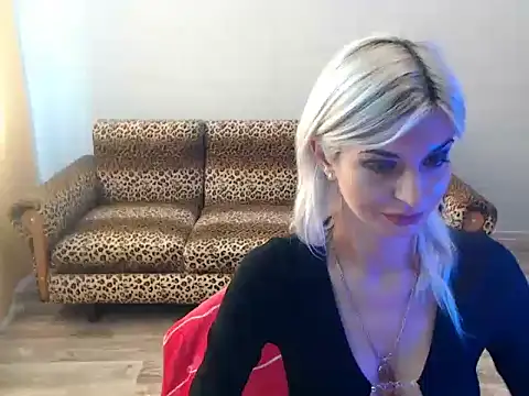 Snapshot of SexyBeatriice chatting on 09-28-25, 06:20 SexyBeatriice online show from 09-28-25, 06:20