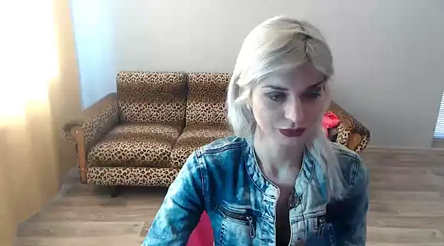 Snapshot of SexyBeatriice chatting on 02-24-25, 07:11 SexyBeatriice online show from 02-24-25, 07:11