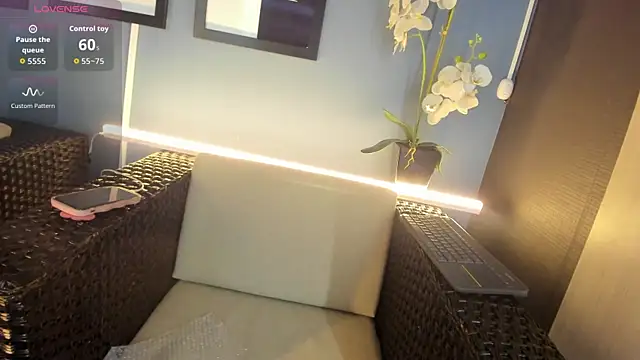 AliDiaz  online show from 11-25-25, 07:47