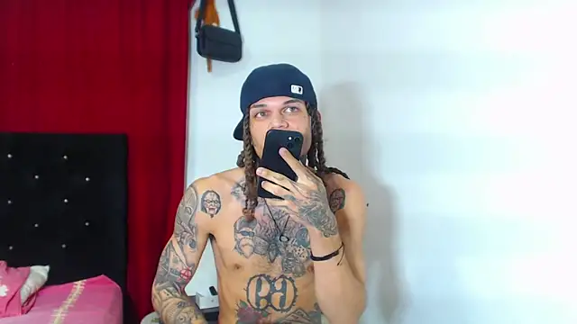 Snapshot of hot_man05 chatting on 03-19-25, 05:41 hot man05 online show from 03-19-25, 05:41
