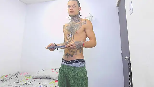 hot man05 online show from 02-12-26, 11:04