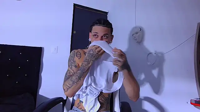 hot man05 online show from 12-19-25, 12:25