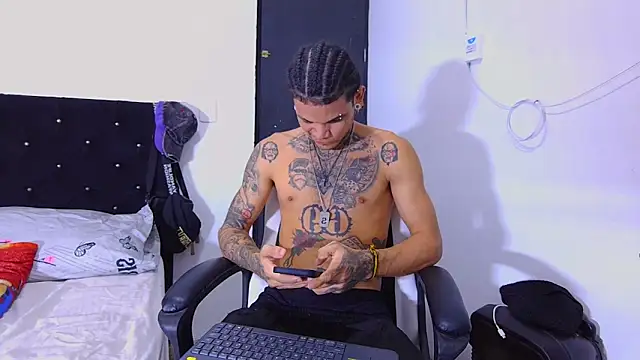 hot man05 online show from 10-31-25, 11:22