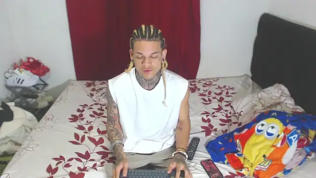 Snapshot of hot_man05 chatting on 02-18-25, 11:30 hot man05 online show from 02-18-25, 11:30