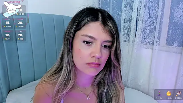 Snapshot of BlondieCutee chatting on 11-07-25, 10:35 BlondieCutee online show from 11-07-25, 10:35