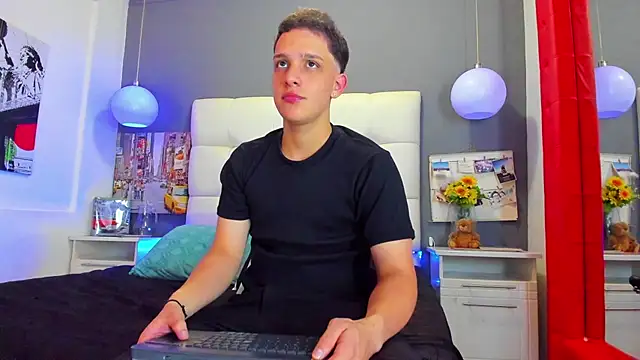 Snapshot of Thomas_May4rs chatting on 03-11-25, 03:58 Thomas May4rs online show from 03-11-25, 03:58