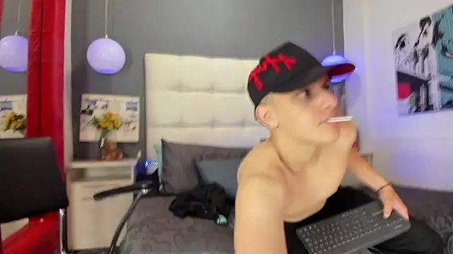 Snapshot of Thomas_May4rs chatting on 02-27-25, 04:02 Thomas May4rs online show from 02-27-25, 04:02