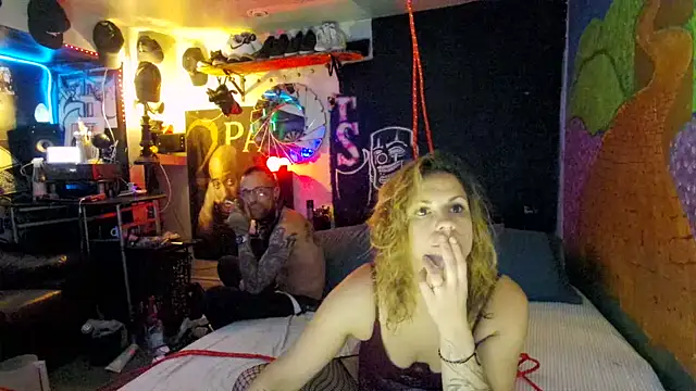 Snapshot of RhyleeRaine chatting on 10-16-25, 01:03 RhyleeRaine online show from 10-16-25, 01:03