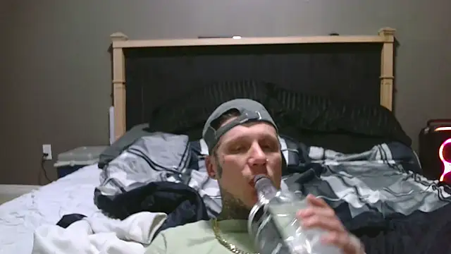 Snapshot of RhyleeRaine chatting on 02-21-25, 01:33 RhyleeRaine online show from 02-21-25, 01:33