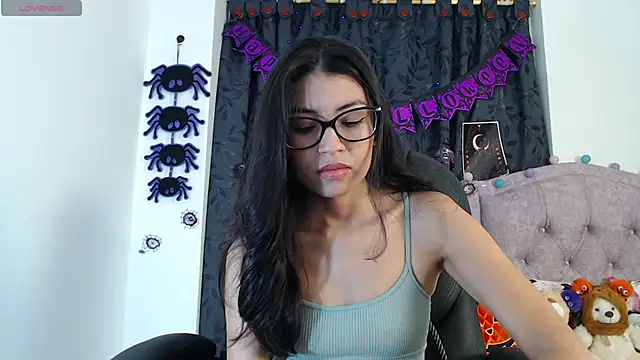 Snapshot of ellajonz chatting on 10-11-25, 10:44 ellajonz online show from 10-11-25, 10:44