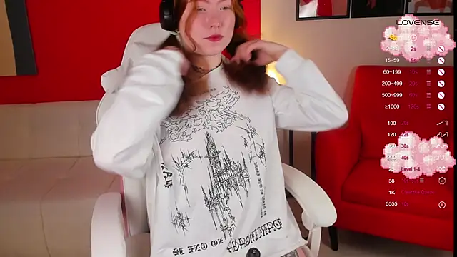 Snapshot of SophieOuld chatting on 09-20-25, 02:38 SophieOuld online show from 09-20-25, 02:38