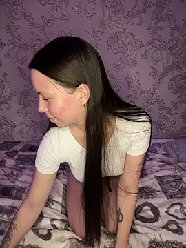 Snapshot of Arielle_Swan chatting on 02-15-25, 05:07 Arielle Swan online show from 02-15-25, 05:07