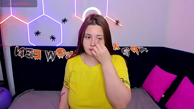 Snapshot of MargaretRoyy chatting on 10-30-25, 01:37 MargaretRoyy online show from 10-30-25, 01:37