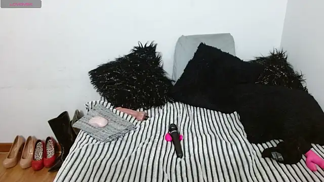 Lunasquirt1985 online show from 10-15-25, 11:40