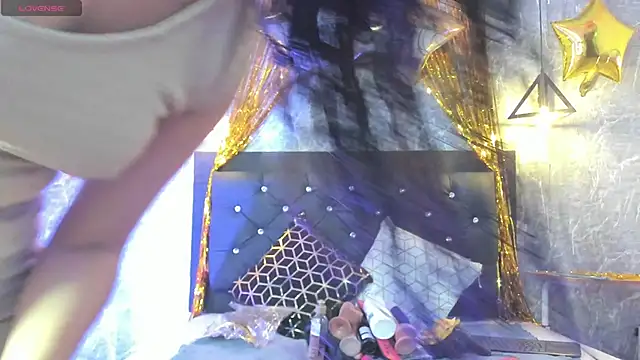 Snapshot of emberhodson chatting on 10-09-25, 11:33 emberhodson online show from 10-09-25, 11:33