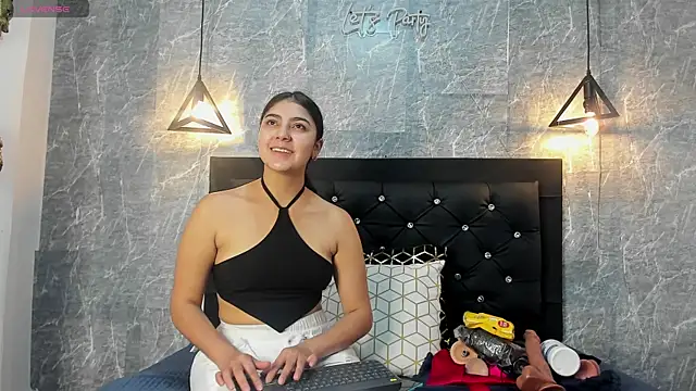 Snapshot of emberhodson chatting on 10-10-25, 11:55 emberhodson online show from 10-10-25, 11:55