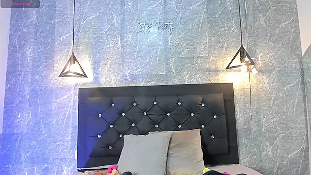 Snapshot of emberhodson chatting on 09-19-25, 11:03 emberhodson online show from 09-19-25, 11:03