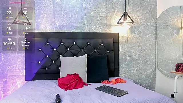 Snapshot of emberhodson chatting on 09-30-25, 11:27 emberhodson online show from 09-30-25, 11:27