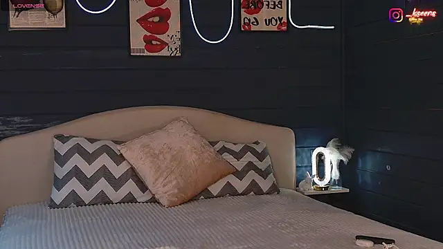 Eseensia online show from 10-25-25, 02:33