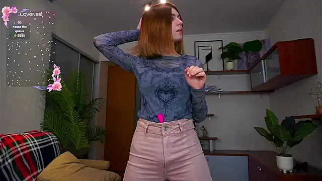 Snapshot of ErlinaBuoy chatting on 10-13-25, 05:42 ErlinaBuoy online show from 10-13-25, 05:42