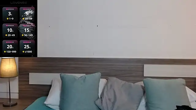 Liiamthompson online show from 04-10-26, 09:38