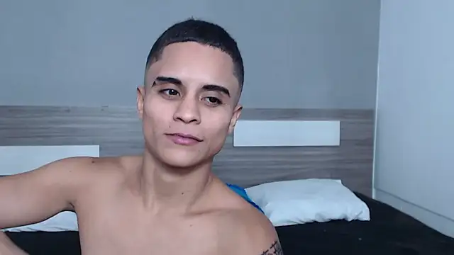 Liiamthompson online show from 10-08-25, 10:32