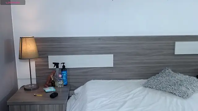 Liiamthompson online show from 11-30-25, 10:05