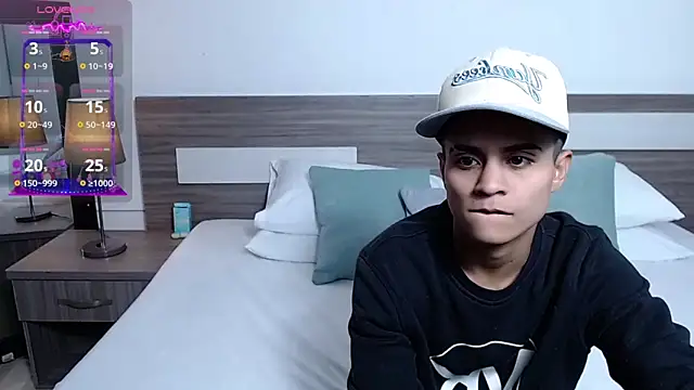 Liiamthompson online show from 03-19-26, 09:09