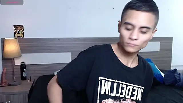 Liiamthompson online show from 11-16-25, 06:12