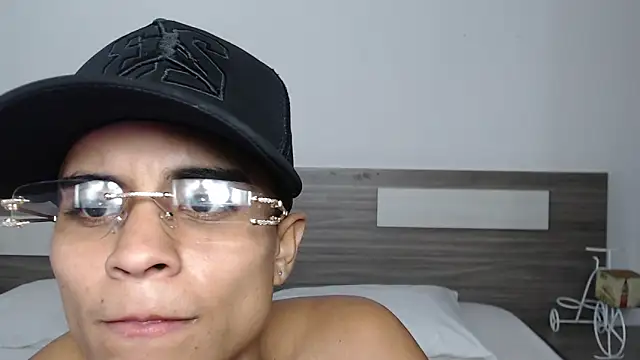 Liiamthompson online show from 09-24-25, 08:32