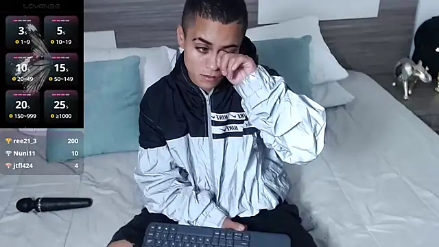 Liiamthompson online show from 03-31-26, 10:01