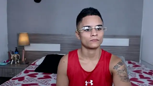 Liiamthompson online show from 10-18-25, 08:27