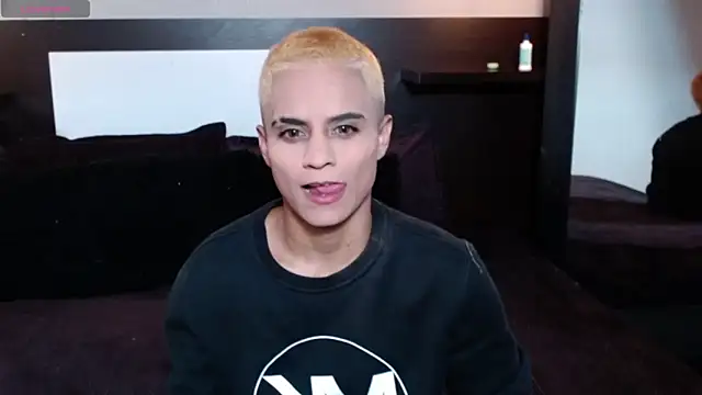 Liiamthompson online show from 04-10-26, 11:01