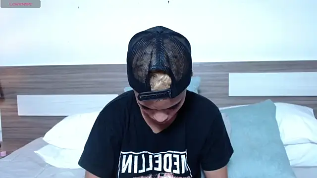 Liiamthompson online show from 02-13-26, 10:54