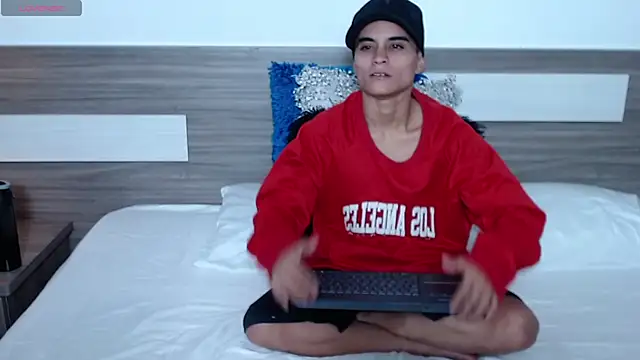 Liiamthompson online show from 11-06-25, 11:03